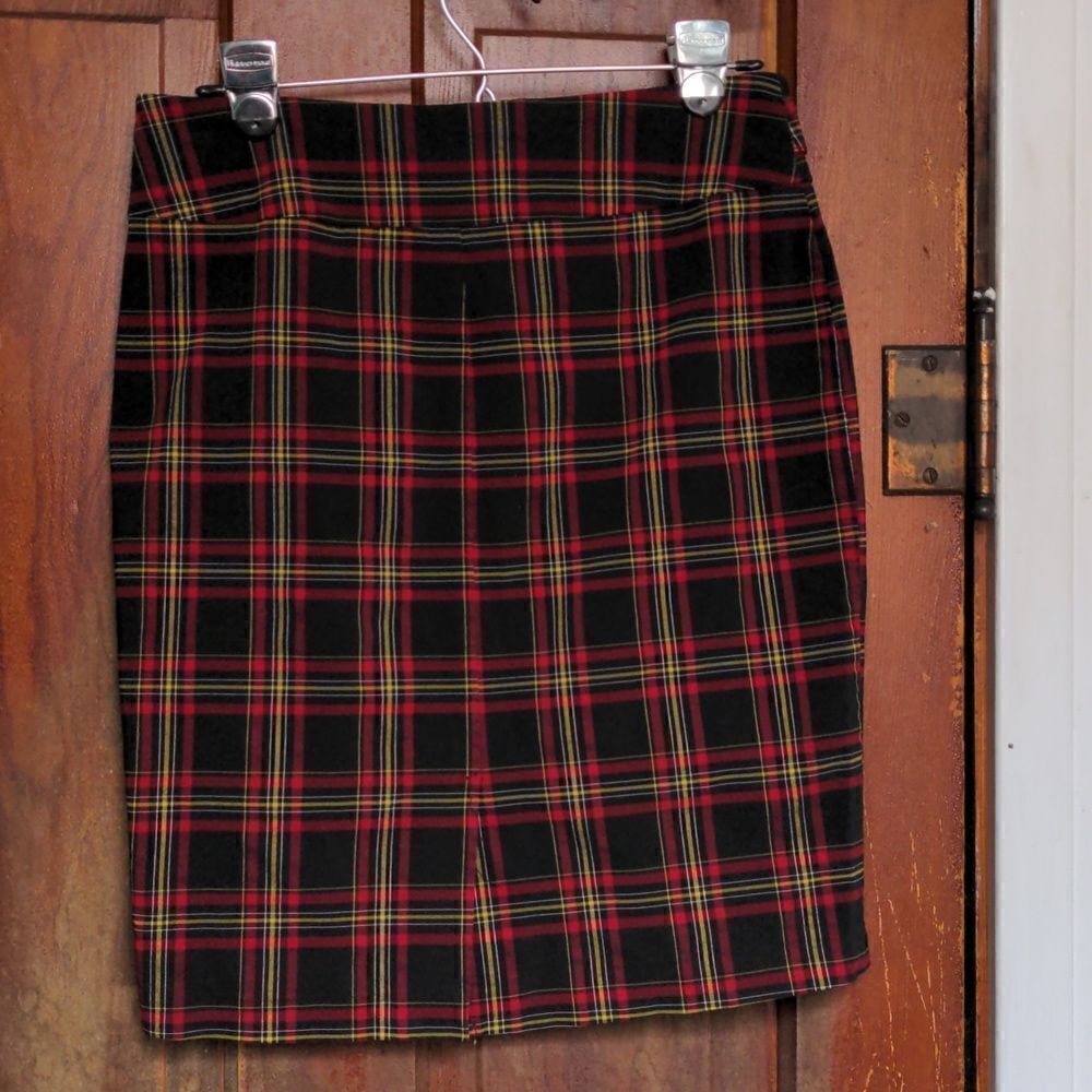 Soho Apparel Ltd Red + Black Plaid Stretch Pencil Skirt Size PM - Picture 4 of 6